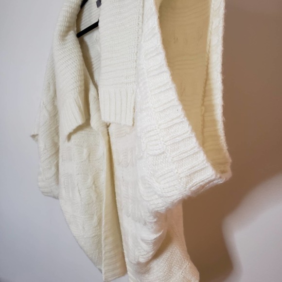 Buffalo David Bitton Chunky Cable Knit Shrug Cardigan Cape Sweater Sz Medium (M) - Picture 3 of 8